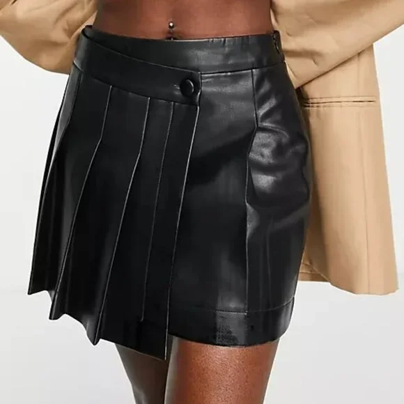 NEW Miss Selfridge faux leather kilt in black - Picture 1 of 10